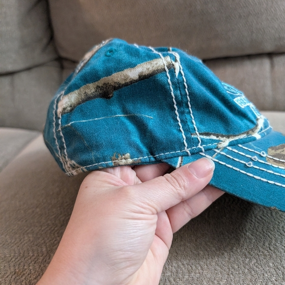 Ladies realtree APC teal camo hat - Picture 2 of 3